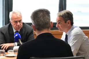 «Όταν ο Μητσοτάκης έτρωγε παρέα με τον Φραπέ και τον Χασάπη…»