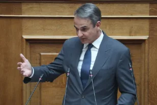 Μητσοτάκης στη Βουλή: Νέος ΚΟΚ με αυστηρές ποινές, υποτροπή και όριο 30 χλμ./ώρα σε πόλεις