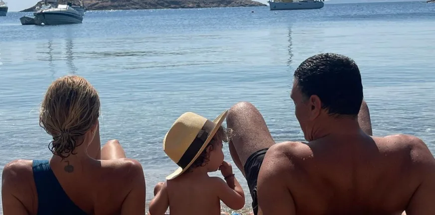 Ο παππούς...κακομαθαίνει τον γιο του Υπουργού! Ο παππούς...κακομαθαίνει τον γιο του Υπουργού!