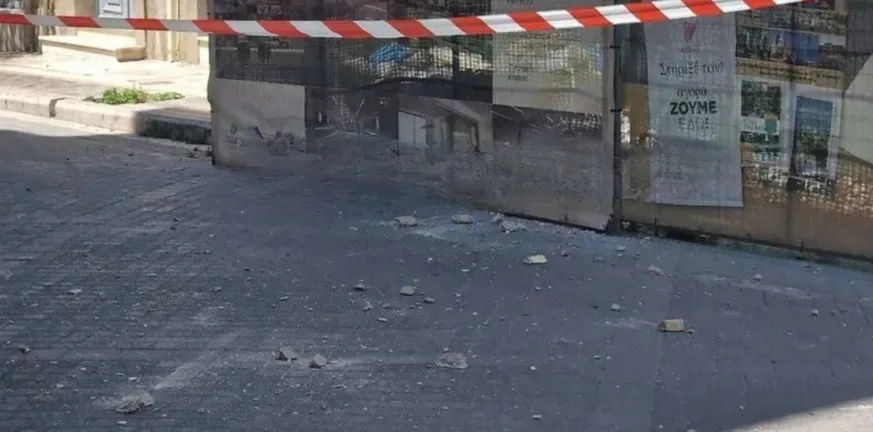 Πάτρα: Μια σύλληψη για πτώση σοβάδων από μπαλκόνι Πάτρα: Μια σύλληψη για πτώση σοβάδων από μπαλκόνι