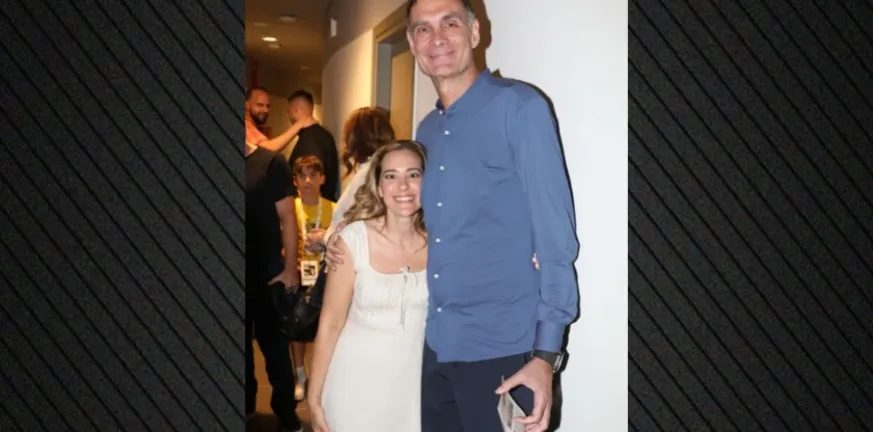Ο λόγος που ο Γιώργος Μπαρτζώκας παρακολούθησε τη συναυλία της Μποφίλιου ΦΩΤΟ Ο λόγος που ο Γιώργος Μπαρτζώκας παρακολούθησε τη συναυλία της Μποφίλιου ΦΩΤΟ