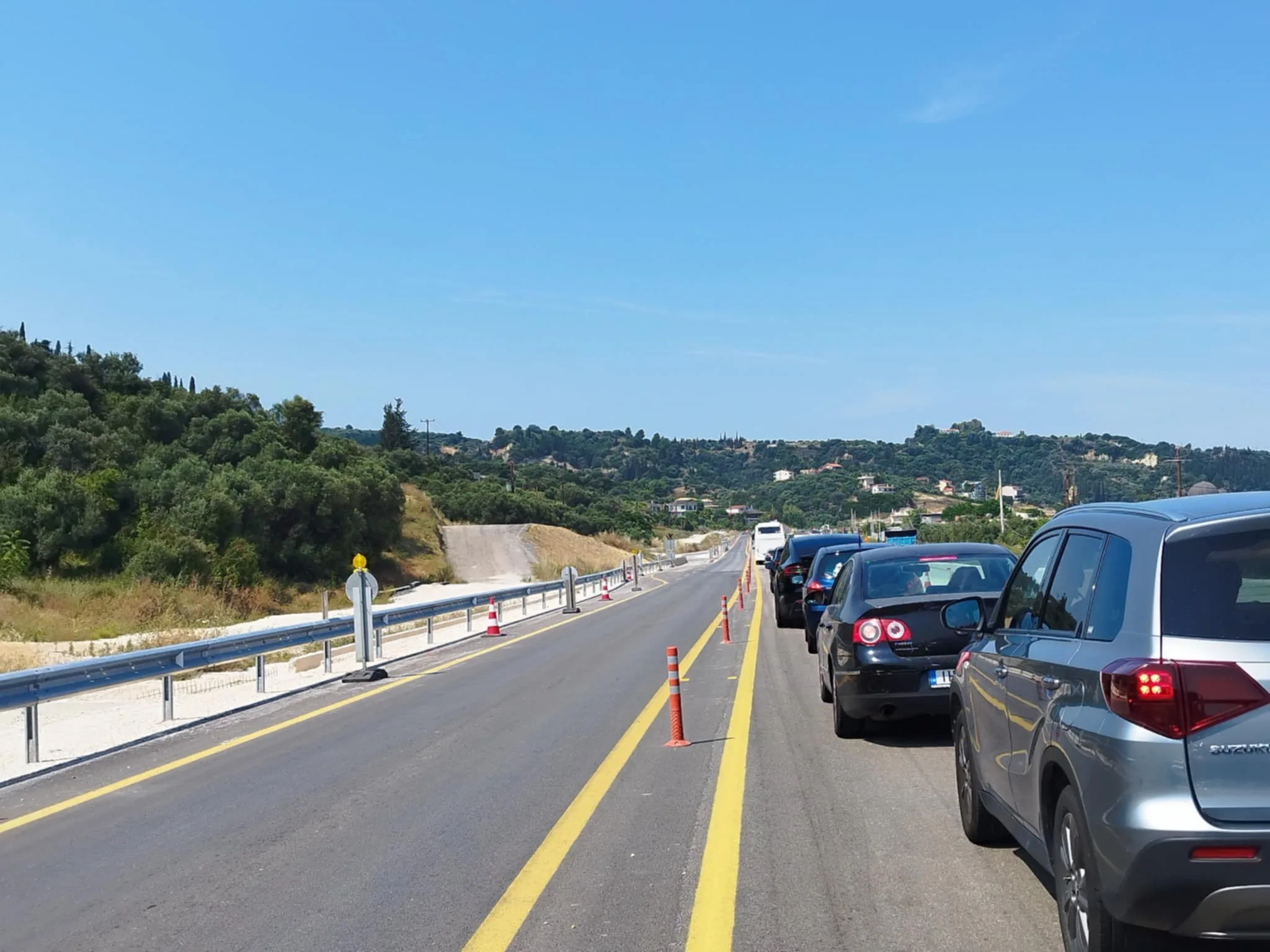 Πατρών - Πύργου: Μποτιλιάρισμα 13 χλμ στην έξοδο για μπάνιο εν μέσω καύσωνα