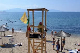 Σε 12ωρη βάση οι ναυαγοσώστες στις παραλίες της Πάτρας: Ποιες καλύπτονται από 1η Ιουνίου