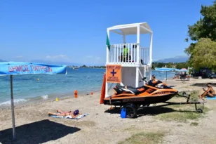 Πάτρα: Στα πόστα του οι ναυαγοσώστες από σήμερα – Σε ποιες παραλίες και ποιες ώρες