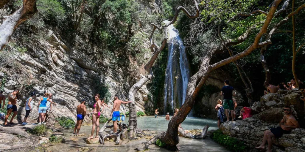 Καλοκαίρι στην Πελοπόννησο: Οι πιο δροσερές προτάσεις για νέους, beach bars και δραστηριότητες για όλα τα γούστα