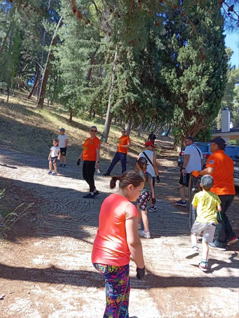 Πάτρα: Καθάρισαν το πευκοδάσος του Ομπλού – Μια ανάσα ζωής από δεκάδες εθελοντές
