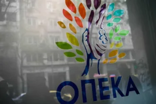ΟΠΕΚΑ: Ποιοι κινδυνεύουν να μείνουν χωρίς χρήματα από τα επιδόματα