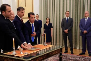Ορκίστηκαν ο νέος υπουργός Μετανάστευσης, Θάνος Πλεύρης και τρεις υφυπουργοί