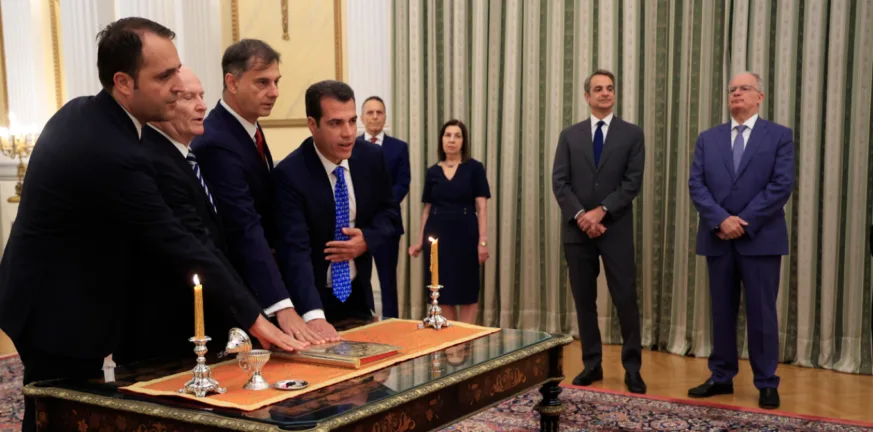 Ορκίστηκαν ο νέος υπουργός Μετανάστευσης, Θάνος Πλεύρης και τρεις υφυπουργοί Ορκίστηκαν ο νέος υπουργός Μετανάστευσης, Θάνος Πλεύρης και τρεις υφυπουργοί
