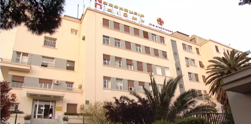 Τραυματισμός 15χρονης από τζαμαρία στον Πειραιά Τραυματισμός 15χρονης από τζαμαρία στον Πειραιά