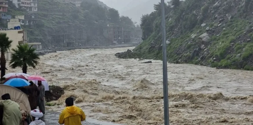 Φονικές βροχοπτώσεις στο Πακιστάν, οι νεκροί ξεπερνούν τους 20! ΒΙΝΤΕΟ Φονικές βροχοπτώσεις στο Πακιστάν, οι νεκροί ξεπερνούν τους 20! ΒΙΝΤΕΟ