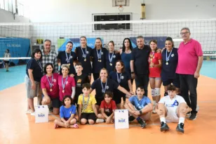 «Σήκωσαν» την κούπα οι «Πατρινέλλες» στο πανελλήνιο πρωτάθλημα βολεϊ παλαιμάχων