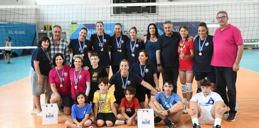 «Σήκωσαν» την κούπα οι «Πατρινέλλες» στο πανελλήνιο πρωτάθλημα βολεϊ παλαιμάχων «Σήκωσαν» την κούπα οι «Πατρινέλλες» στο πανελλήνιο πρωτάθλημα βολεϊ παλαιμάχων