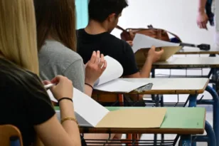 Τα σόσιαλ πνίγουν την αριστεία: Αναγκαία η αλλαγή του ρόλου του σχολείου και της εκπαιδευτικής διαδικασίας