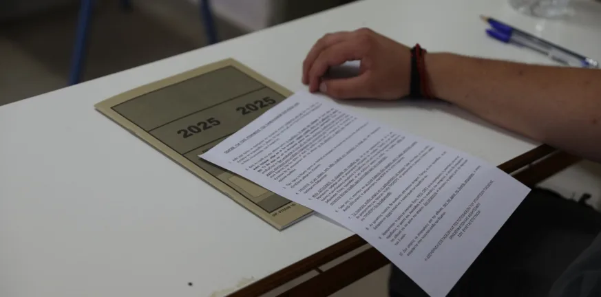 Αντιγραφή στη Φυσική και μηδενισμός γραπτού στις Πανελλήνιες: Ένταση με γονείς εκπαιδευτικούς Αντιγραφή στη Φυσική και μηδενισμός γραπτού στις Πανελλήνιες: Ένταση με γονείς εκπαιδευτικούς