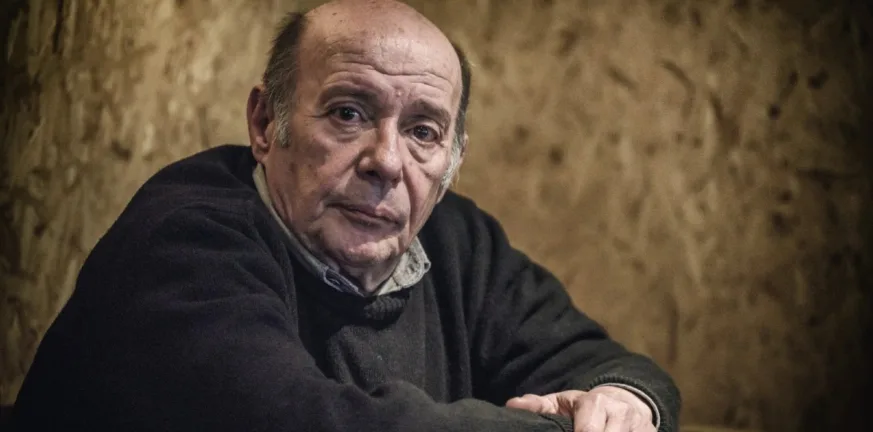 Σεμνή τελετή για τον σκηνοθέτη Βασίλη Παπαβασιλείου στην Αγία Σοφία Μεροπίου Σεμνή τελετή για τον σκηνοθέτη Βασίλη Παπαβασιλείου στην Αγία Σοφία Μεροπίου
