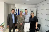 Είδη παιδικής ένδυσης και εξοπλισμού έδωσε ο Σπύρος Σκιαδαρέσης στο Δήμο Ναυπάκτου