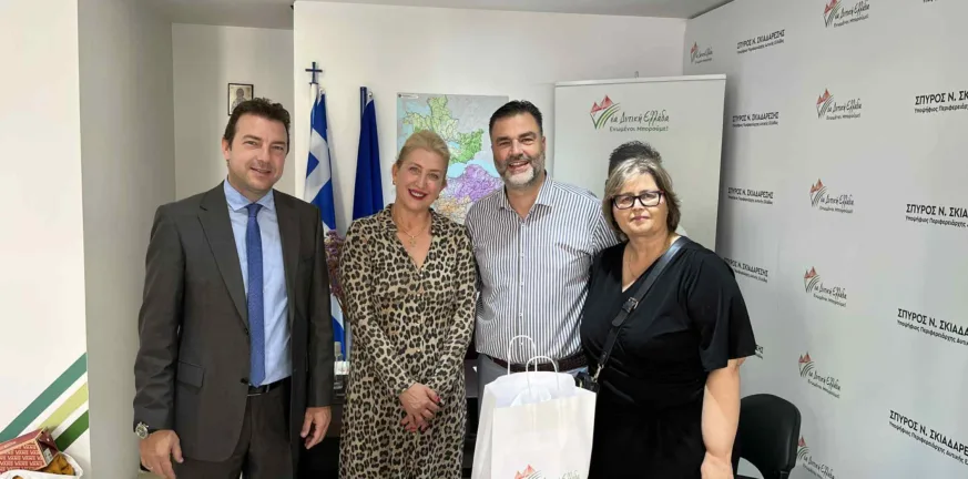 Είδη παιδικής ένδυσης και εξοπλισμού έδωσε ο Σπύρος Σκιαδαρέσης στο Δήμο Ναυπάκτου Είδη παιδικής ένδυσης και εξοπλισμού έδωσε ο Σπύρος Σκιαδαρέσης στο Δήμο Ναυπάκτου