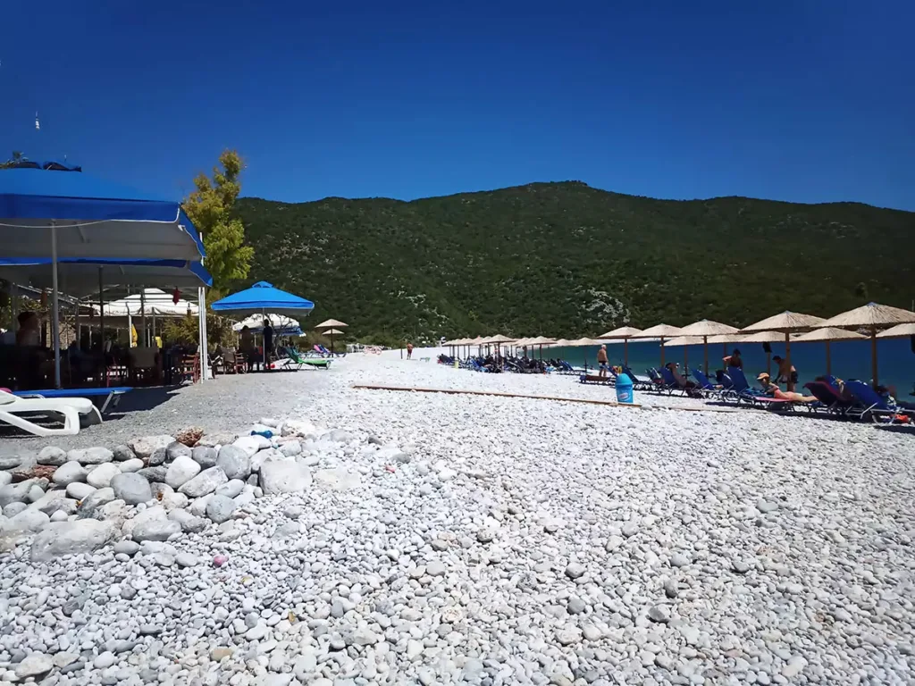 8 παραλίες της Πελοποννήσου που λίγοι γνωρίζουν: Μικροί παράδεισοι μακριά από την πολυκοσμία 8 παραλίες της Πελοποννήσου που λίγοι γνωρίζουν: Μικροί παράδεισοι μακριά από την πολυκοσμία