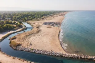 Καλοκαίρι στην Αχαΐα: Από την Πάτρα μέχρι την Καλογριά – Οι παραλίες που ξεχωρίζουν