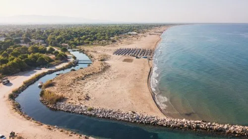 Καλοκαίρι στην Αχαΐα: Από την Πάτρα μέχρι την Καλογριά – Οι παραλίες που ξεχωρίζουν