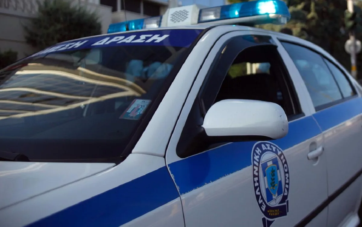 Μπουκάλι με υγρό, απειλές και ένας μπαλτάς – Νύχτα έντασης στο Αιτωλικό