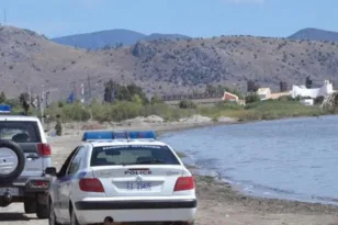 Τρόμος για τουρίστρια, βγήκε γυμνός από τη θάλασσα και της «όρμησε»!