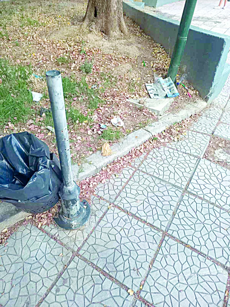 Πλ. Μπακογιάννη: Εγκατάλειψη στην πλατεία - Οι κάτοικοι διαμαρτύρονται, αλλά φοβούνται να εκτεθούν - Αυτοψία της «Π» Πλ. Μπακογιάννη: Εγκατάλειψη στην πλατεία - Οι κάτοικοι διαμαρτύρονται, αλλά φοβούνται να εκτεθούν - Αυτοψία της «Π»