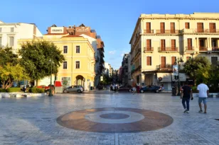 Πάτρα: Πέφτουν σοβάδες στα κεφάλια μας! Ένα ακόμη περιστατικό καταδεικνύει τον κίνδυνο