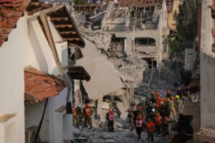 Ιράν: Απειλεί με χτυπήματα σε βάσεις και πλοία Αμερικής, Γαλλίας, Βρετανίας αν βοηθήσουν το Ισραήλ