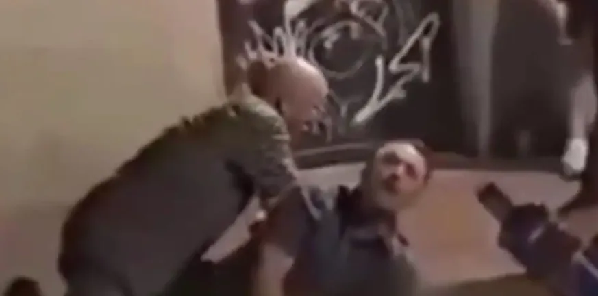 «Θα τον πνίξεις τον άνθρωπο, να πάρει η ευχή, βγάλε το χέρι σου», φρικαλεότητα στην Ισπανία, αστυνομικός στραγγάλισε κλέφτη ΒΙΝΤΕΟ «Θα τον πνίξεις τον άνθρωπο, να πάρει η ευχή, βγάλε το χέρι σου», φρικαλεότητα στην Ισπανία, αστυνομικός στραγγάλισε κλέφτη ΒΙΝΤΕΟ