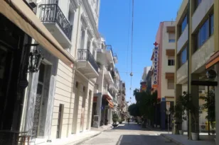 Πάτρα -Αγίου Πνεύματος 2025: Πώς θα λειτουργήσουν σούπερ μάρκετ, ποια καταστήματα είναι κλειστά