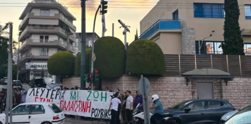 Ρουβίκωνας: Μαζικές προσαγωγές από την ΕΛ.ΑΣ για την παρέμβαση έξω από την πρεσβεία του Ισραήλ Ρουβίκωνας: Μαζικές προσαγωγές από την ΕΛ.ΑΣ για την παρέμβαση έξω από την πρεσβεία του Ισραήλ