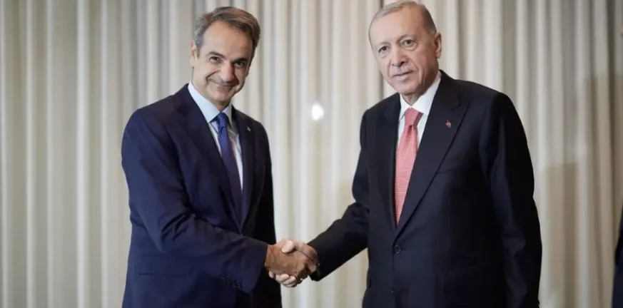 Σύντομη συνομιλία Μητσοτάκη – Ερντογάν στη Χάγη Σύντομη συνομιλία Μητσοτάκη – Ερντογάν στη Χάγη