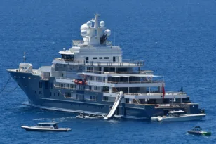 Ο Ζούκερμπεργκ στον Πατραϊκό – Γιοτ, ελικόπτερο και απόλυτη χλιδή στη Μακύνεια BINTEO