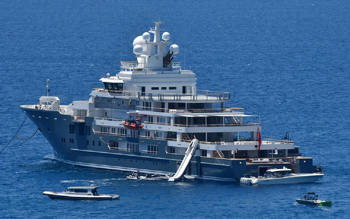 Ο Ζούκερμπεργκ στον Πατραϊκό – Γιοτ, ελικόπτερο και απόλυτη χλιδή στη Μακύνεια BINTEO