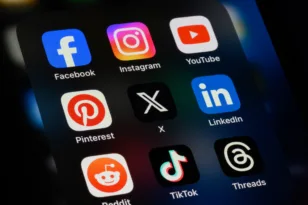 Έρευνα: Τα social media ξεπερνούν την τηλεόραση στην ενημέρωση