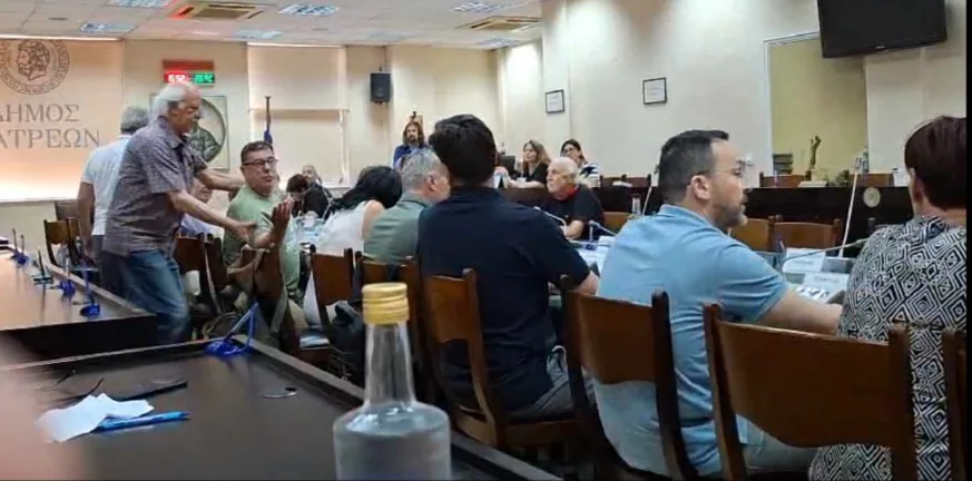 Πάτρα - Το σπιράλ για την αποχώρηση από το δημοτικό συμβούλιο: «Λογοκρισία και χυδαιότητες» Πάτρα - Το σπιράλ για την αποχώρηση από το δημοτικό συμβούλιο: «Λογοκρισία και χυδαιότητες»