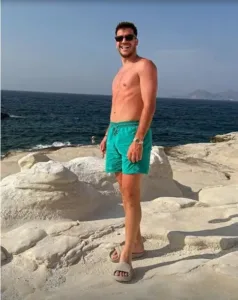 Σκαφάτος ο «πράσινος» φορ με την τηλεοπτική σύντροφό του