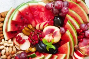 Superfoods του καλοκαιριού: Η απόλυτη λίστα ευεξίας για το σώμα και το δέρμα σου!