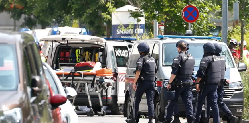Αυστρία: Τριήμερο πένθος στη μνήμη των θυμάτων της επίθεσης σε σχολείο του Γκρατς ΦΩΤΟ Αυστρία: Τριήμερο πένθος στη μνήμη των θυμάτων της επίθεσης σε σχολείο του Γκρατς ΦΩΤΟ