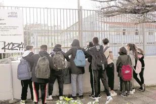 Πάτρα: Μόλις 4 φύλακες για 264 σχολεία – Πάγιο αίτημα να ανοίγουν τα σχολικά προαύλια
