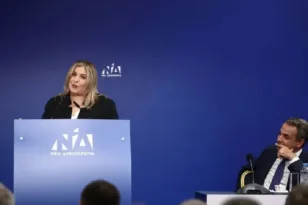«Οι θέσεις δεν μας ανήκουν»: Η Μαρία Συρεγγέλα εξηγεί την παραίτησή της με λόγια ουσίας και πολιτικής ευθύνης