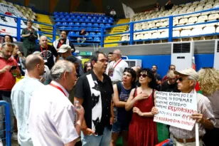Παρέμβαση «Αυγής» και «Κόκκινου» στο συνέδριο ΣΥΡΙΖΑ: Ζητούν άμεση καταβολή των δεδουλευμένων