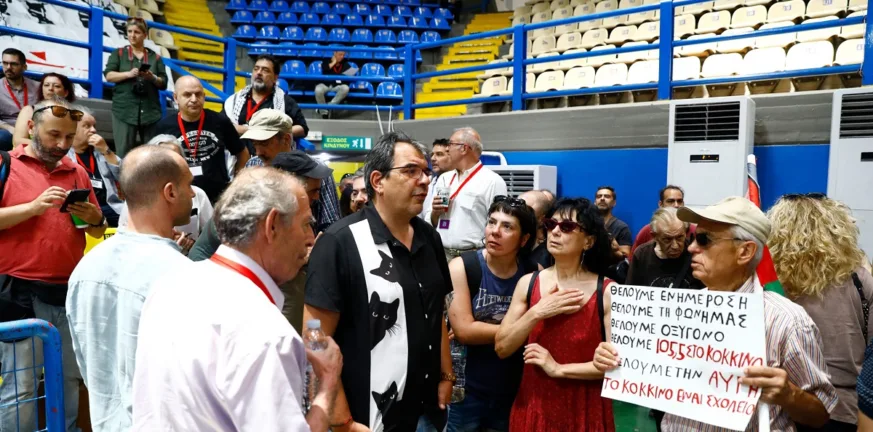 Παρέμβαση «Αυγής» και «Κόκκινου» στο συνέδριο ΣΥΡΙΖΑ: Ζητούν άμεση καταβολή των δεδουλευμένων Παρέμβαση «Αυγής» και «Κόκκινου» στο συνέδριο ΣΥΡΙΖΑ: Ζητούν άμεση καταβολή των δεδουλευμένων