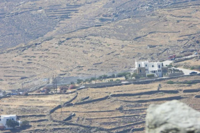 Τήνος: Φωτιά τώρα με 2 αεροσκάφη και 1 ελικόπτερο να επιχειρούν