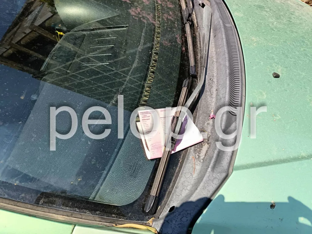 Παρασκευή και… κλήσεις: Η Τροχαία «στόλισε» τα αυτοκίνητα στο λιμάνι της Πάτρας ΦΩΤΟ