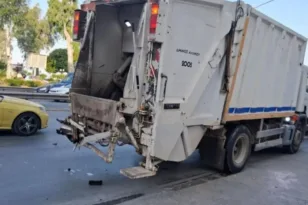 Ποσειδώνος: Σύγκρουση ταξί με απορριμματοφόρο, νεκρή δημοτική υπάλληλος ΦΩΤΟ