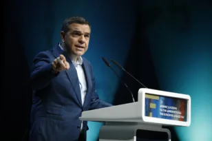 Ηχηρή παρέμβαση Τσίπρα για την άρνηση Τασούλα για τα πρακτικά του δημοψηφίσματος
