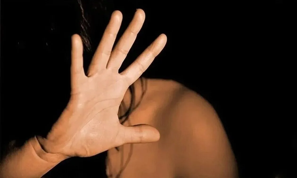 «Με κλείδωσε στο σπίτι και έφυγε, νωρίτερα με χτύπησε, με εκδίδει χωρίς τη θέλησή μου» συγκλονιστική καταγγελία 25χρονης